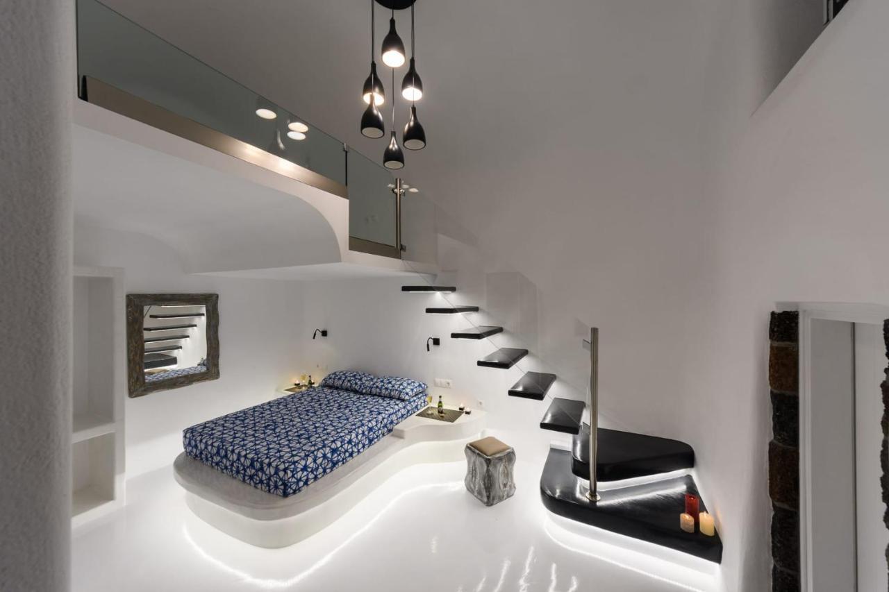 Santorini Traditional Apt With Private Hot Tub Daire Fira  Dış mekan fotoğraf