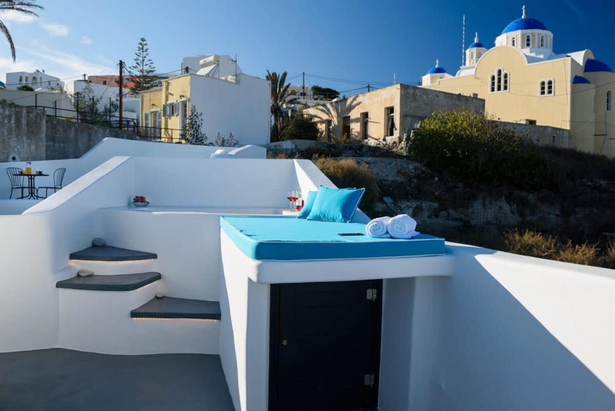 Santorini Traditional Apt With Private Hot Tub Daire Fira  Dış mekan fotoğraf