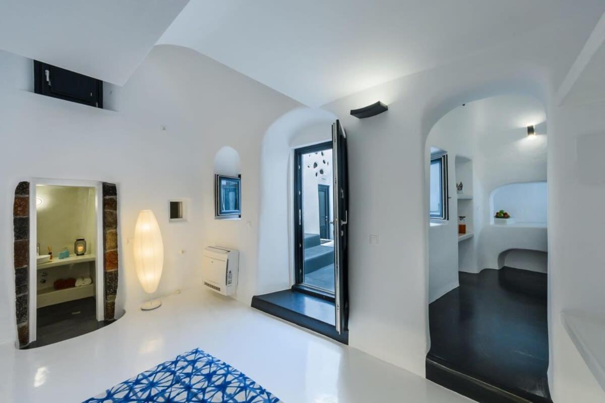 Santorini Traditional Apt With Private Hot Tub Daire Fira  Dış mekan fotoğraf