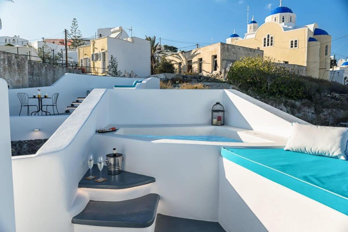 Santorini Traditional Apt With Private Hot Tub Daire Fira  Dış mekan fotoğraf