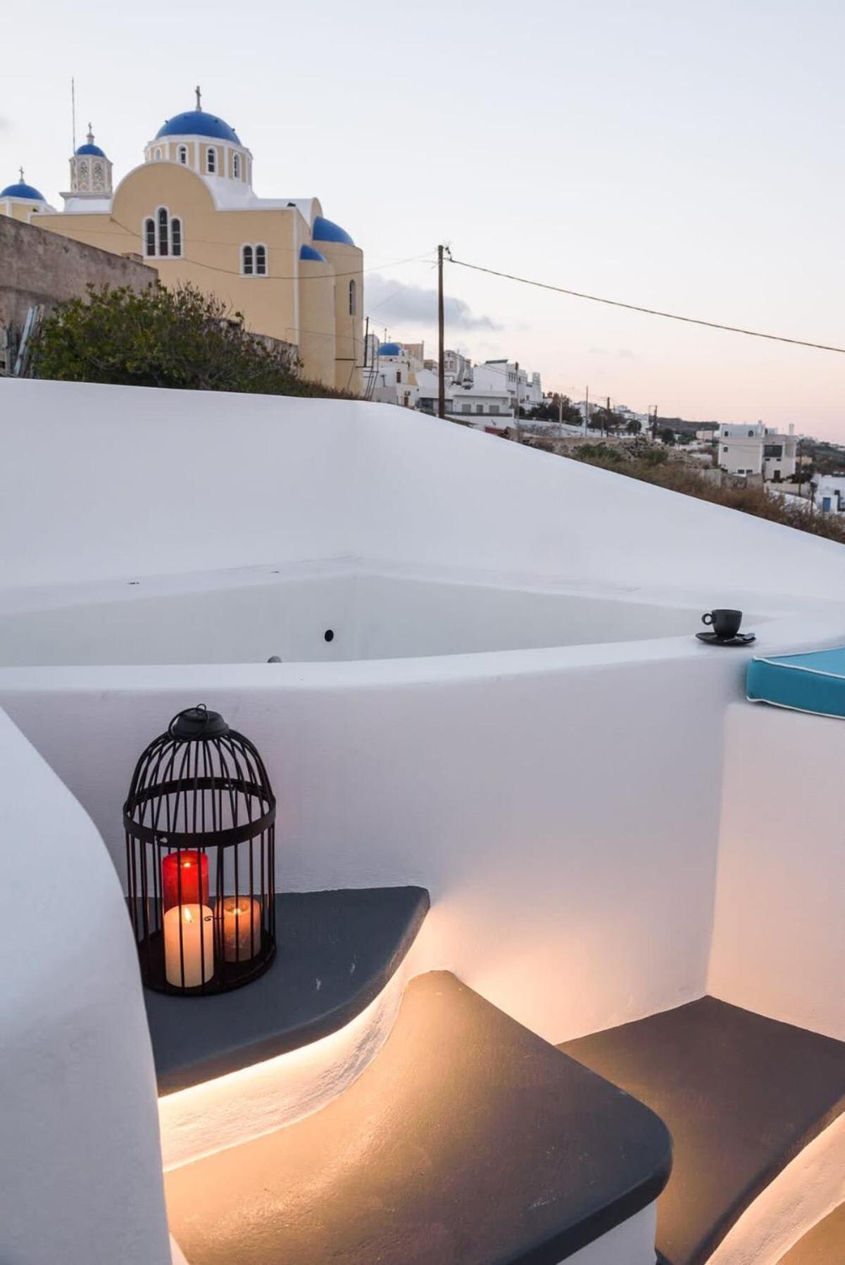 Santorini Traditional Apt With Private Hot Tub Daire Fira  Dış mekan fotoğraf