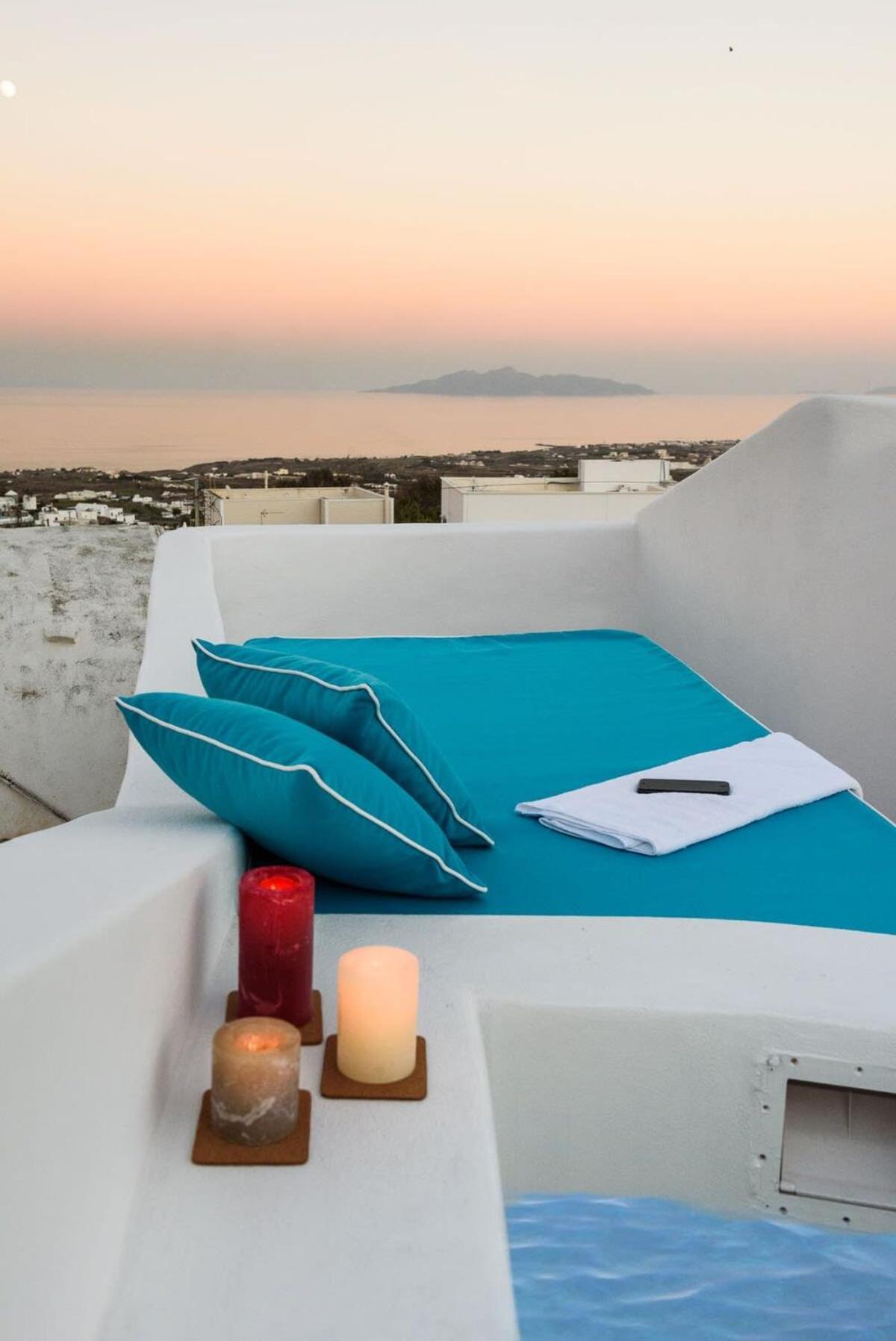 Santorini Traditional Apt With Private Hot Tub Daire Fira  Dış mekan fotoğraf