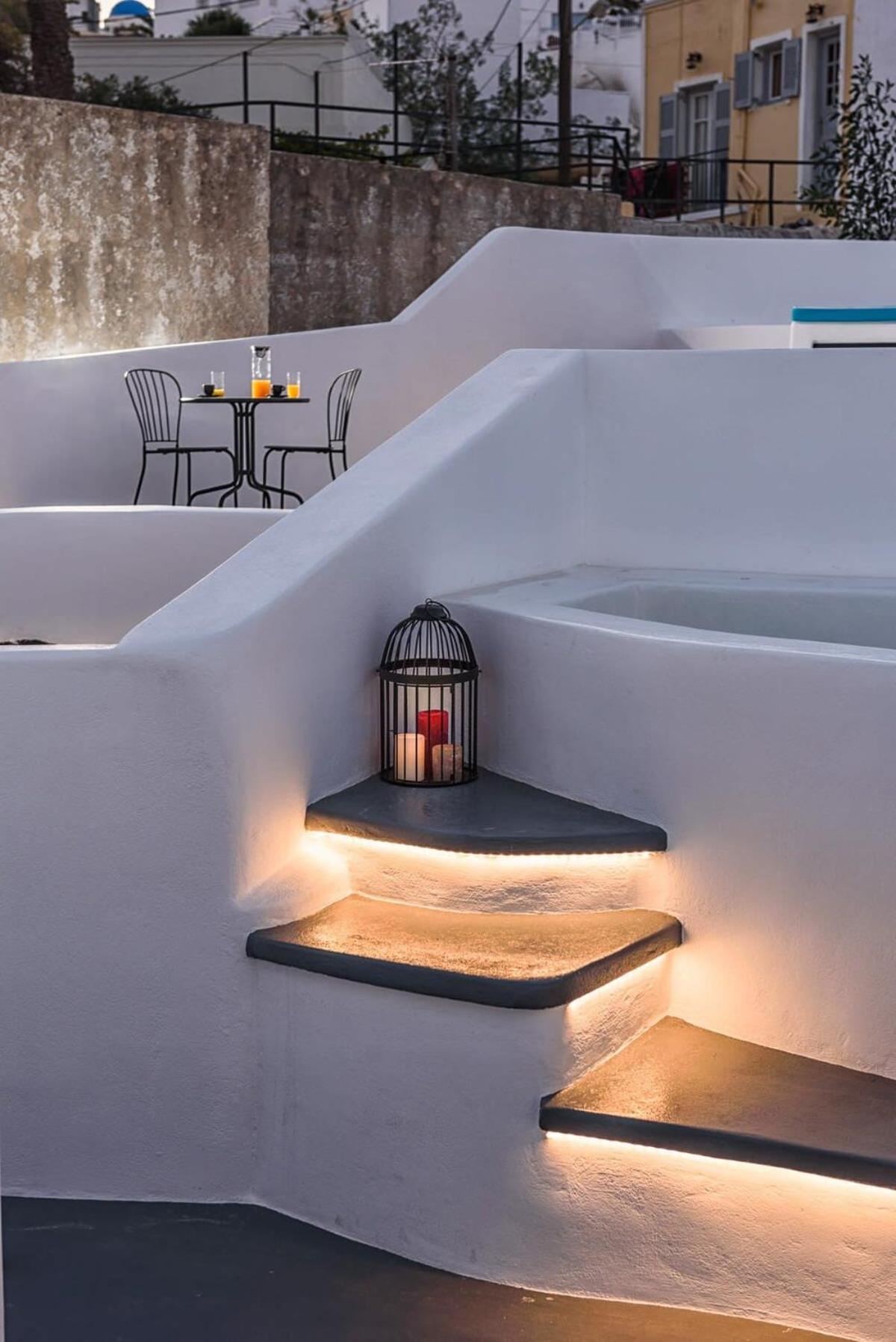 Santorini Traditional Apt With Private Hot Tub Daire Fira  Dış mekan fotoğraf